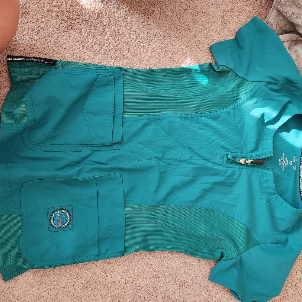 Kio scrub top